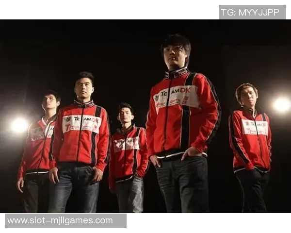 FPX战队在DOTA2与LOL赛场的双重挑战与转型之路探秘